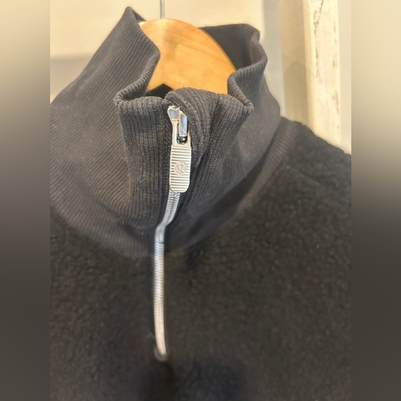 Lululemon Stand Out Sherpa 1/2 Zip ~ size 4 - Picture 8 of 9